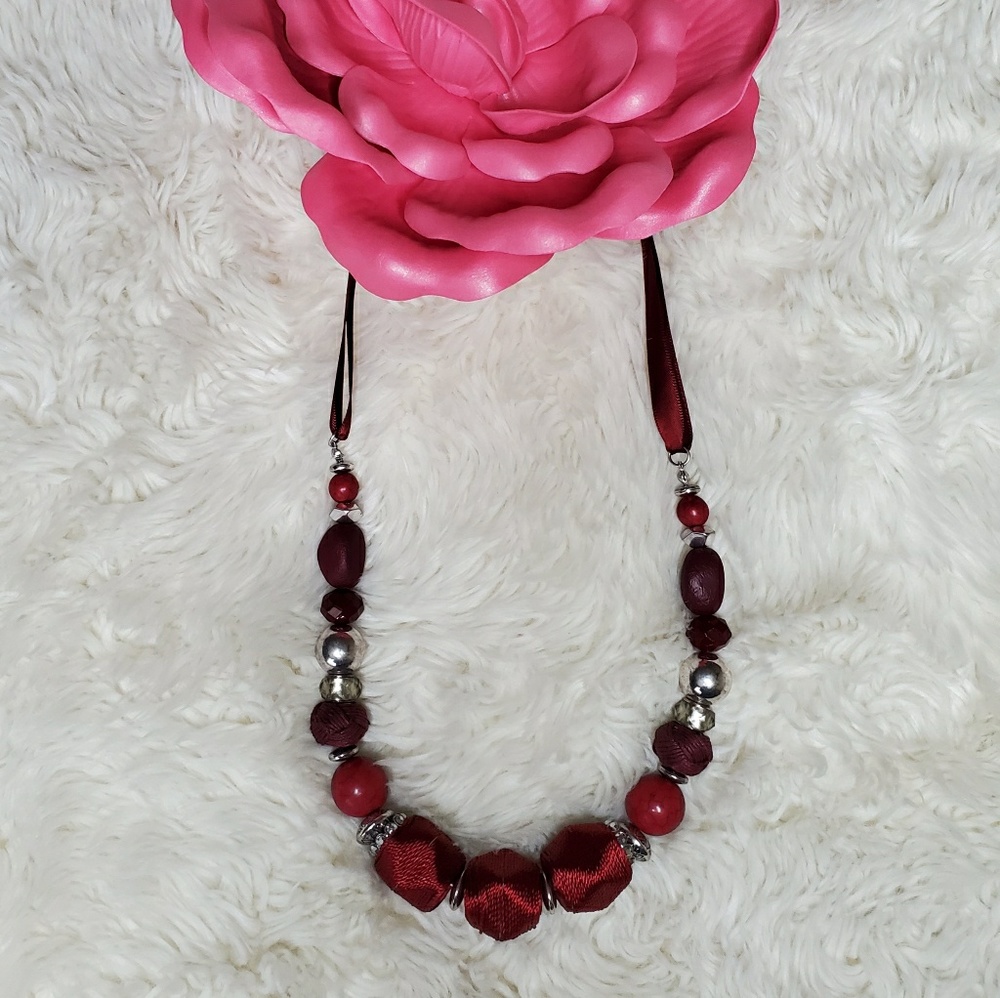 𝑪𝑯𝑨𝑹𝑴𝑰𝑵𝑮 𝑪𝑯𝑨𝑹𝑳𝑰𝑬 𝑵𝑬𝑪𝑲𝑳𝑨𝑪𝑬